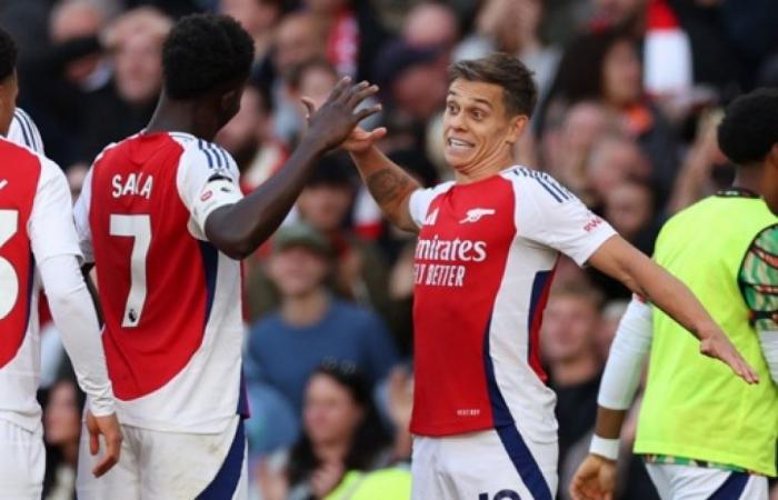 Leandro Trossard se démarque lors de la victoire d’Arsenal contre Leicester