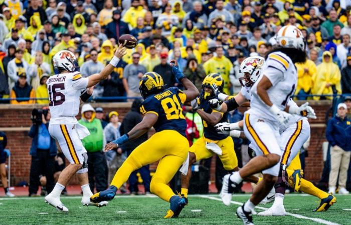 L’entraîneur du Minnesota sur un coup de pied en jeu controversé, une poussée au 4e quart contre le Michigan