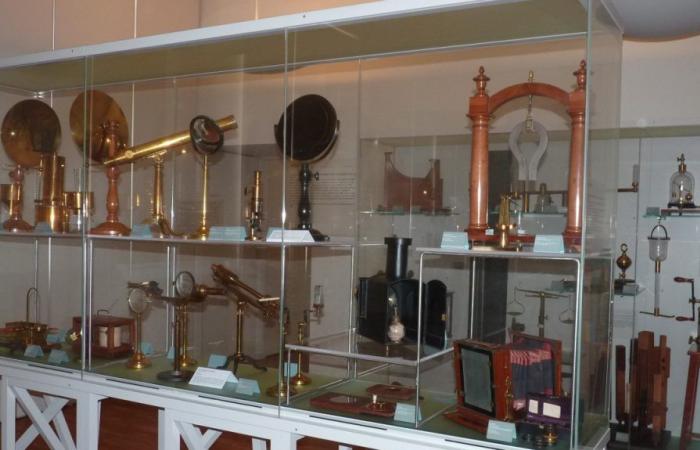 Des cours de sciences au musée Agesci, à Niort, grâce à une collection complète d’instruments