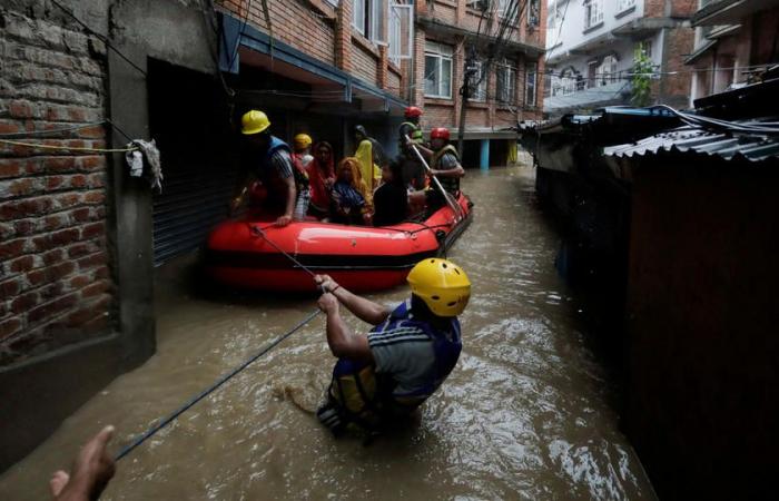 au moins 170 morts, 42 disparus dans de terrifiantes inondations et glissements de terrain (vidéo)