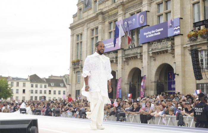 contraint d’annuler un concert pour “raisons médicales”, il sort du silence