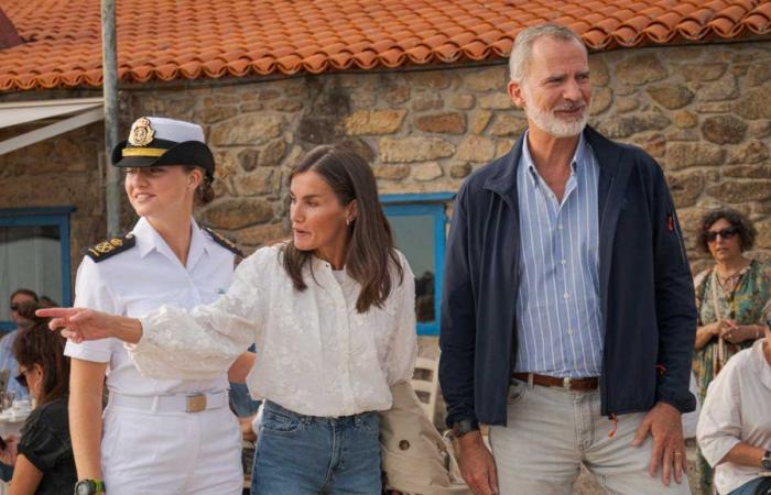 La princesse Leonor en escapade avec ses parents pendant son week-end à l’Académie navale