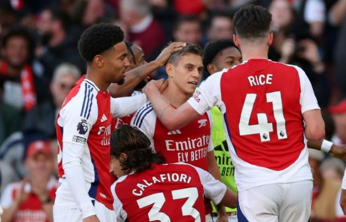 Arsenal écrase Leicester 4-2 à la dernière minute et revient à Manchester City