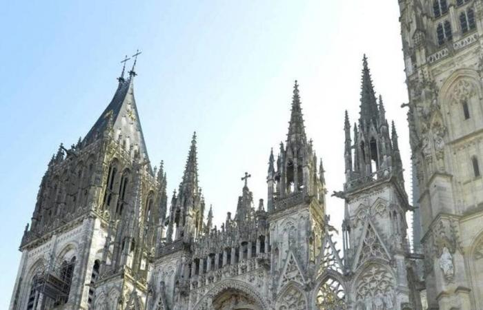 Alarme incendie à la cathédrale de Rouen. Les pompiers viennent nombreux en cas de fausse alerte