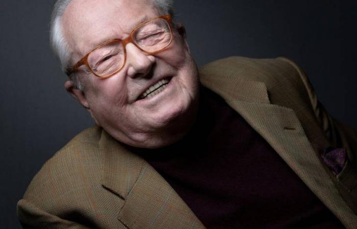 Dispensé de son procès pour raisons de santé, Jean-Marie Le Pen fait la fête avec des chanteurs néo-nazis – Libération