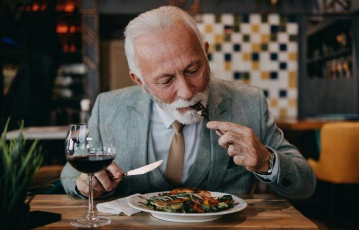 Tu ne devrais pas avoir peur de dîner seul