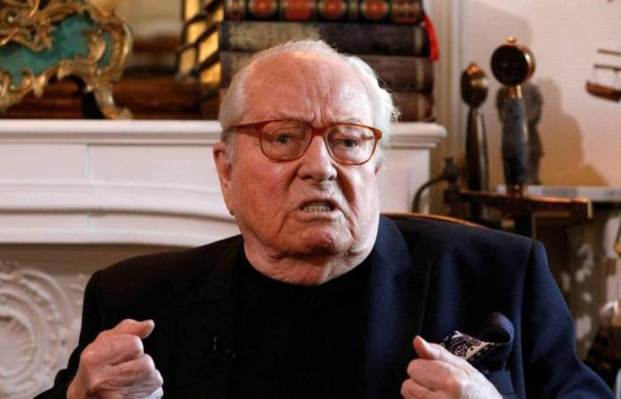 Jean-Marie Le Pen filmé en train de chanter avec des néo-nazis, Marine Le Pen veut porter plainte