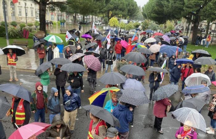 200 personnes à la manifestation pluvieuse du 1er octobre