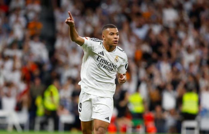 Mbappé tout sourire à son arrivée en France, une chance de le voir débuter ?