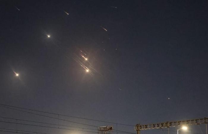 De nombreux missiles iraniens interceptés dans le ciel israélien, des blessés signalés