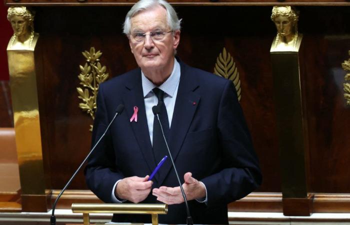 Pourquoi Michel Barnier portait-il un ruban rose lors de son discours à l’Assemblée nationale ?