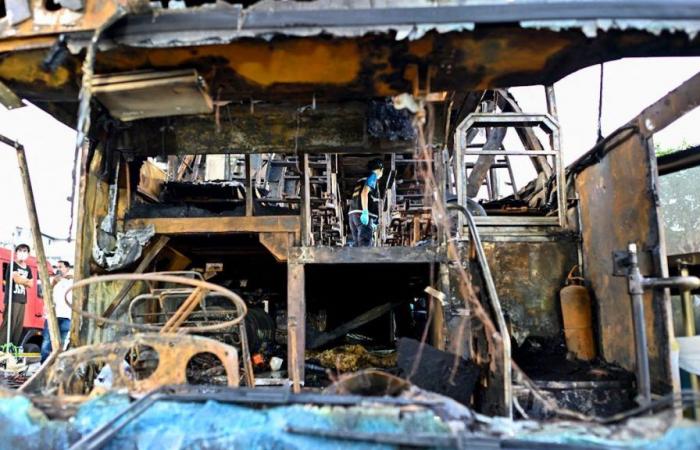 L’incendie d’un bus scolaire aurait fait une vingtaine de morts