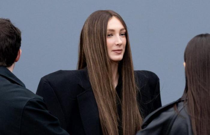 Mathilde Pinault avec une perruque XXL au défilé Balenciaga, Laetitia Casta opte une nouvelle fois pour l’asymétrie