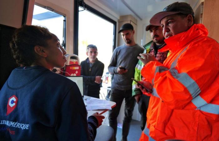 un bus pour contacter les saisonniers et faire valoir leurs droits