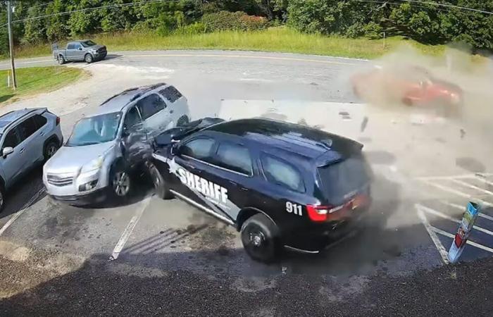 Un policier crée un accident surprenant sans clignotant ! (+ vidéo)