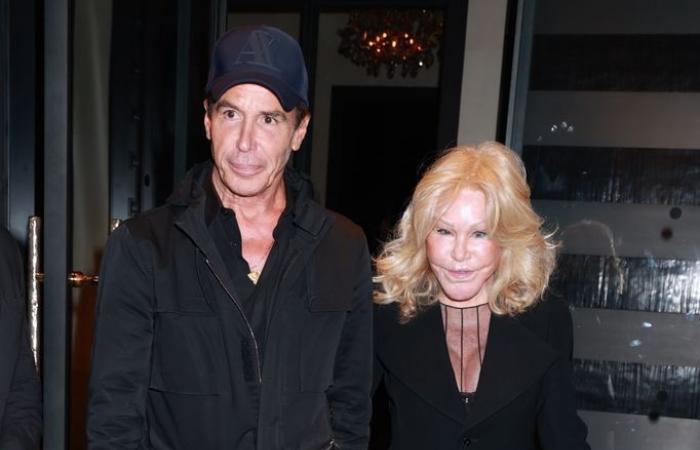 Jocelyn Wildenstein, 82 ans, a l’air jeune alors qu’elle profite d’un dîner romantique à Paris avec son fiancé Lloyd Klein, 56 ans