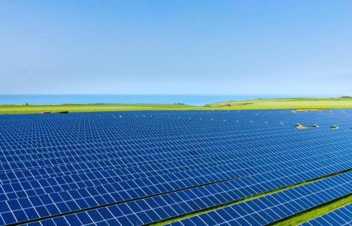 Le plus grand champ photovoltaïque de la métropole de Lyon construit au-dessus d’une ancienne décharge