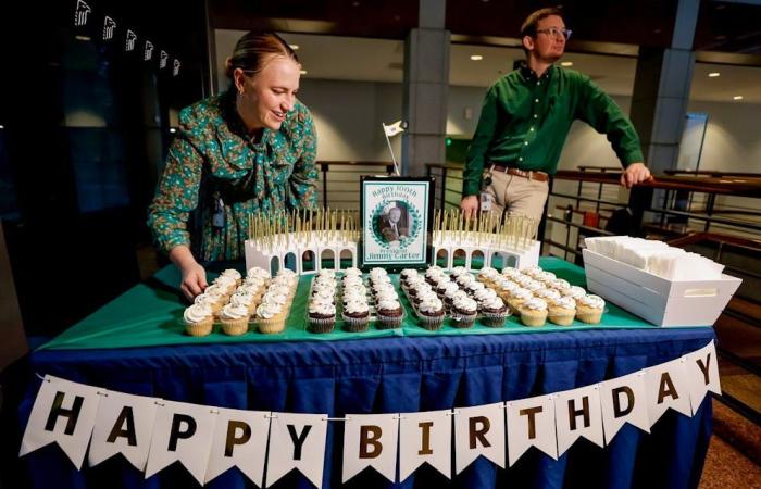 Jimmy Carter fête ses 100 ans en famille, avec du poulet grillé