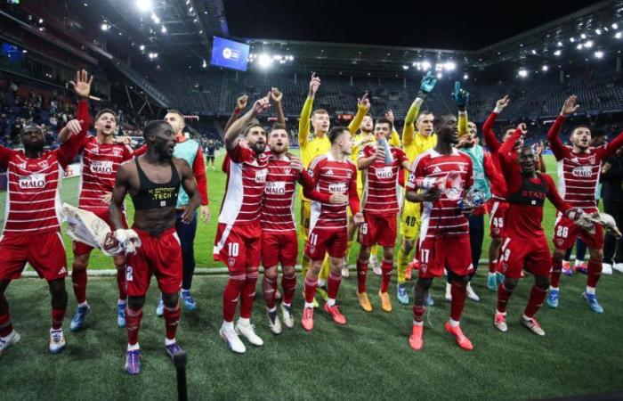 après leur éclatant succès à Salzbourg, Brest et Éric Roy égalent des performances rares pour le football français