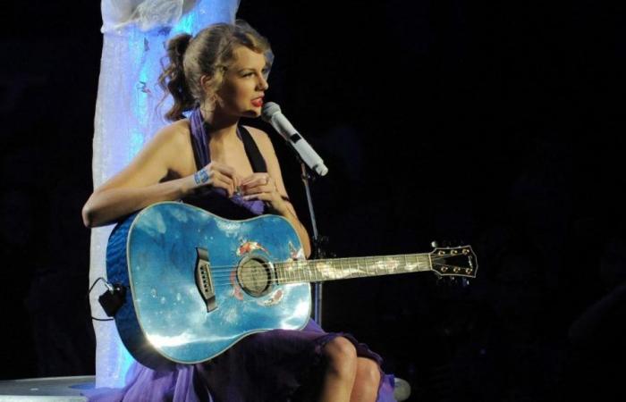 Un Américain dépense 4 000 $ pour acheter une guitare signée Taylor Swift… et la détruit juste après