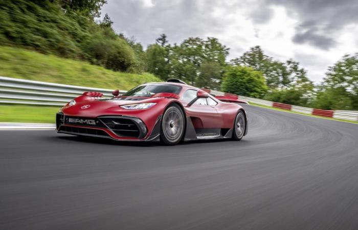 Mercedes bat le record du tour au Nürburgring (vidéo)