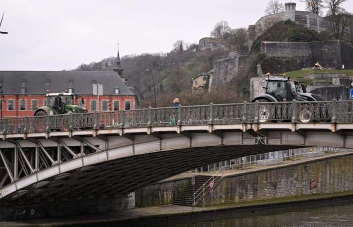 cette particularité de Namur, qui la différencie des autres villes belges