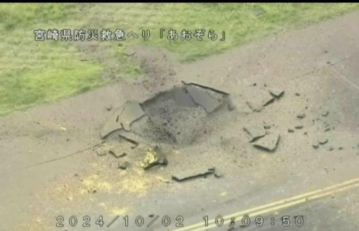 L’aéroport rouvre après l’explosion d’une bombe de la Seconde Guerre mondiale