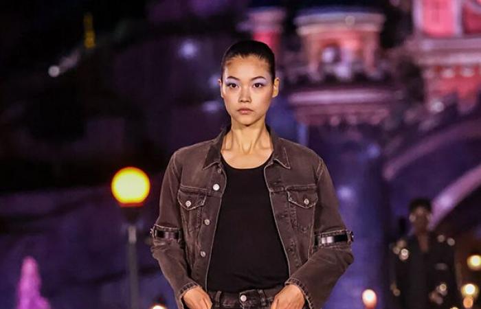 Coperni clôture la Fashion Week de Paris avec un défilé à Disneyland