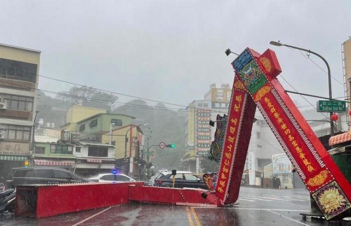 Le typhon Krathon touche terre à Taiwan, tuant au moins deux personnes