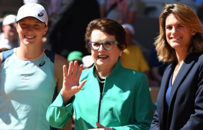 « Il y a 53 ans aujourd’hui, j’ai gagné 4 000 $ dans un tournoi et je suis devenue la première athlète féminine à gagner 100 000 $ en prix en une seule année. Aujourd’hui, les joueuses de tennis représentent 9 des 10 athlètes féminines les mieux payées. »