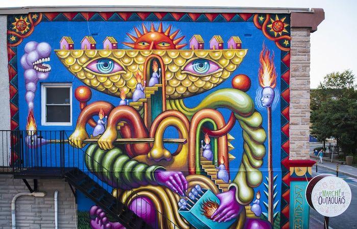 Une fresque murale rendant hommage aux marieurs riche en symboles