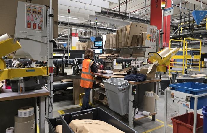 Vos commandes Amazon sont préparées par des robots, on est allé voir comment ça marche