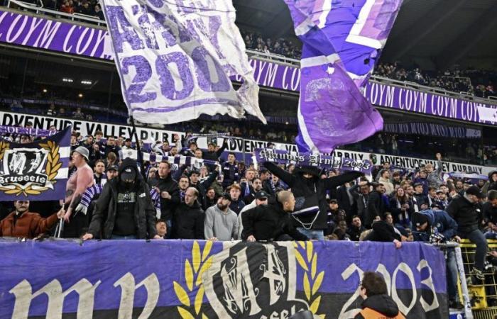 l’Armée des Mauves en solidarité avec les supporters liégeois, ils ne feront pas de bruit pendant les douze premières minutes du match !