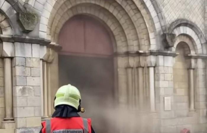 Incendie à l’église Saint-Hilaire-le-Grand à Poitiers