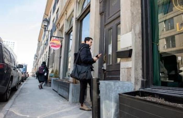 un local dangereux, sans fenêtres et sans gicleurs, était à louer