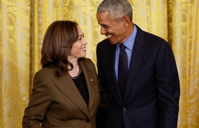 Barack Obama débute une opération séduction pour soutenir Kamala Harris à un mois du vote