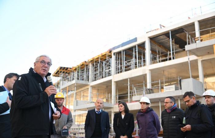 François Sauvadet a visité le chantier « Osmose », un projet architectural ambitieux qui abritera bientôt 400 agents territoriaux