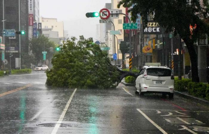 Le typhon Krathon touche terre à Taiwan, deux morts et plus d’une centaine de blessés