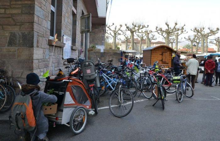 Faire du vélo sur la route du tunnel tout le week-end