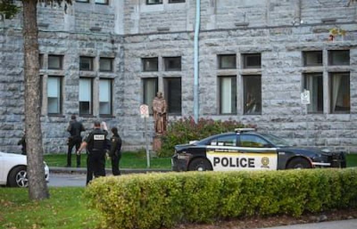 [EN IMAGES] Un employé du Cégep de Valleyfield poignardé, un homme arrêté