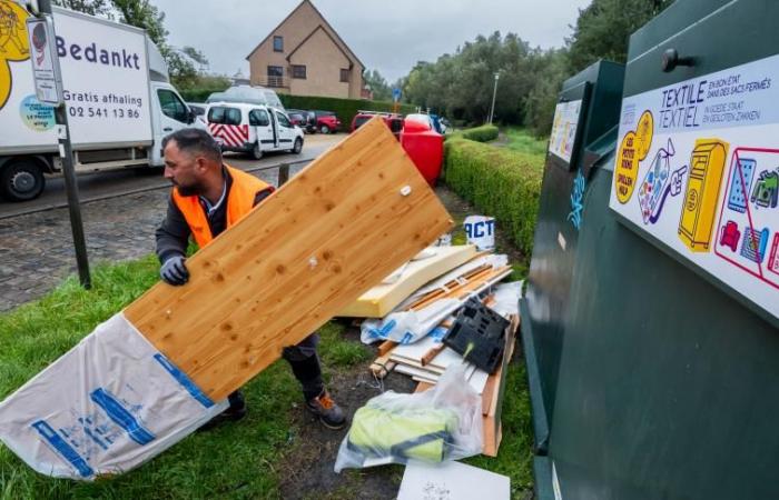 des poubelles à vêtements dans le collimateur des communes