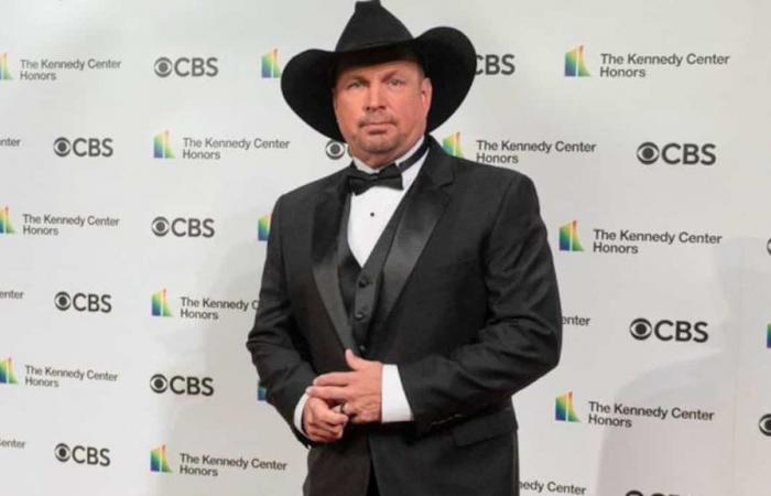 Le roi de la musique country Garth Brooks nie les accusations de viol