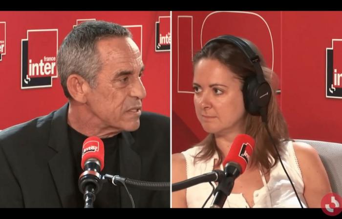 cette séquence embarrassante où il a grondé Charline Vanhoenacker après la fin de “Salut les Terriens”