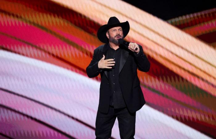 Garth Brooks nie les accusations de viol