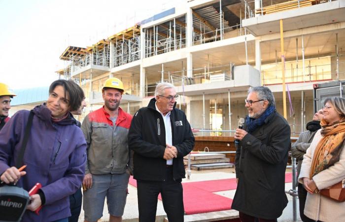 François Sauvadet a visité le chantier « Osmose », un projet architectural ambitieux qui abritera bientôt 400 agents territoriaux