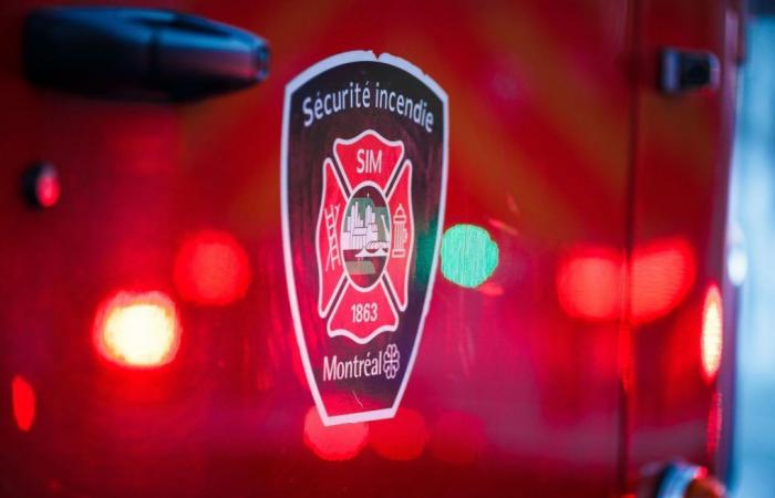 Un incendie détruit un immeuble dans le Vieux-Montréal