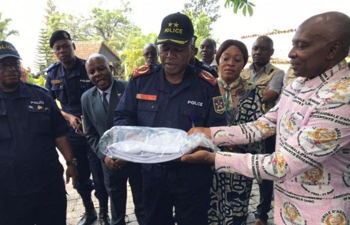 ASRAMES remet aux dirigeants des sacs mortuaires destinés à l’enterrement digne des victimes