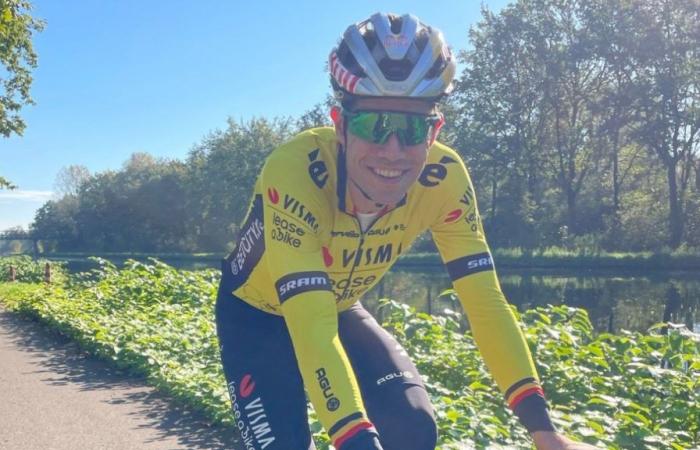 Wout van Aert a remonté son vélo après sa lourde chute sur la Vuelta