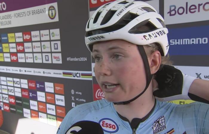 Lotte Kopecky perd le sprint sur terre battue de la Coupe du monde contre Marianne Vos