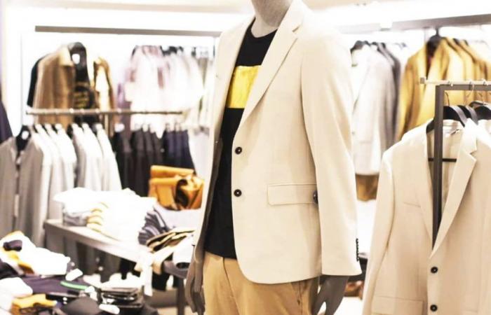 Cette célèbre marque de mode adorée des Français ferme ses magasins, grand déstockage prévu